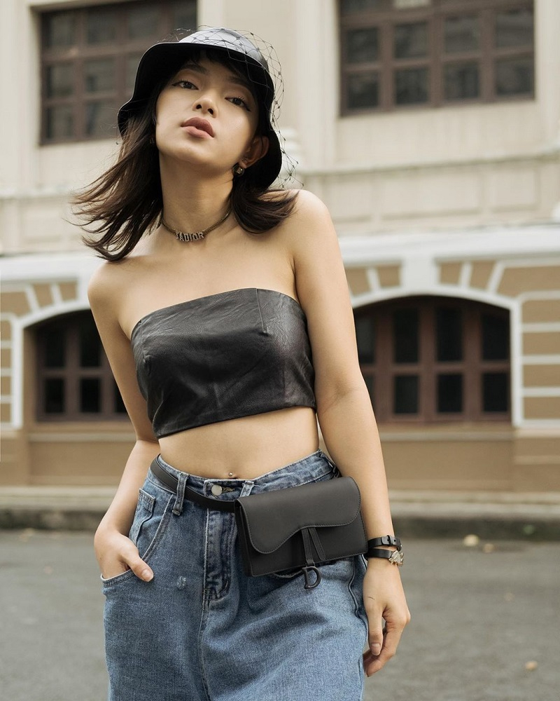 Áo crop-top mang vẻ cá tính,