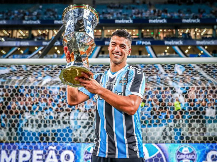 Yannick Carrasco - Hành Trình Vĩ Đại Của Ngôi Sao Bóng Đá từ Lò Đào Tạo đến Đỉnh Cao Châu Âu