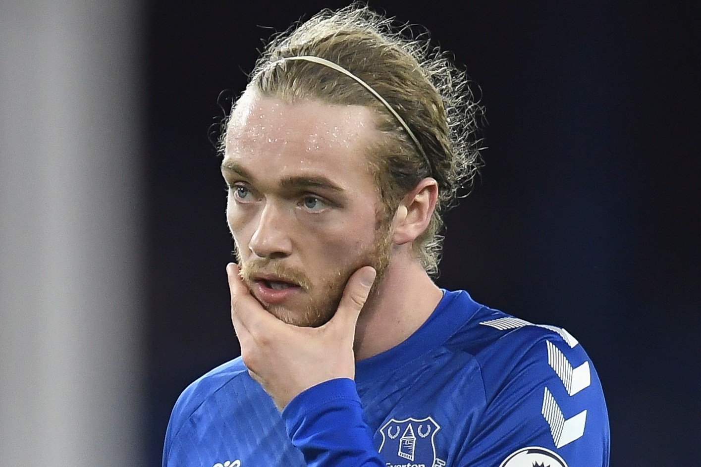 Tom Davies Hành Trình Vươn Lên Của Một Biểu Tượng Thể Thao Tom Davies Hành Trình Vươn Lên Của Một Biểu Tượng Thể Thao