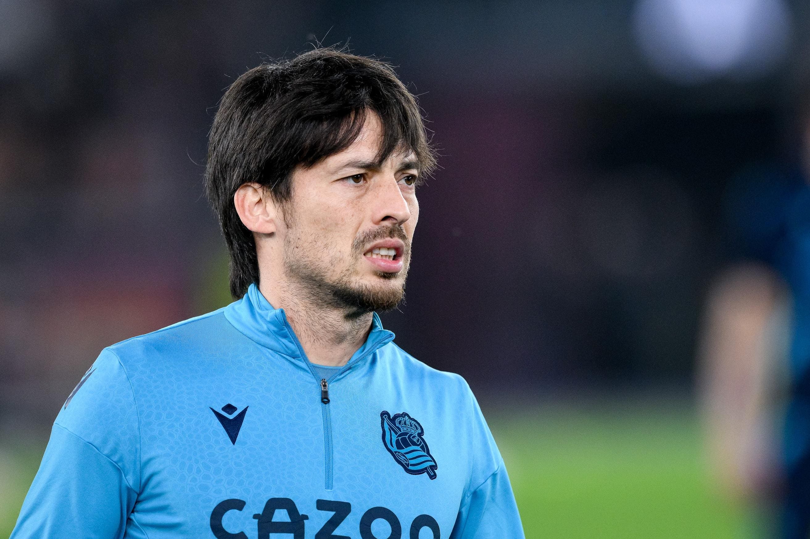 David Silva Hành Trình Của Phù Thủy Bóng Đá - Từ Những Ngày Đầu Đến Đỉnh Cao Vinh Quang David Silva Hành Trình Của Phù Thủy Bóng Đá - Từ Những Ngày Đầu Đến Đỉnh Cao Vinh Quang