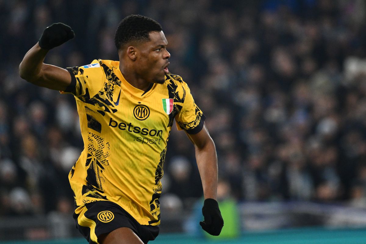 Denzel Dumfries Sự Bùng Nổ Không Lường Trước trong Sự Nghiệp Cầu Thủ
