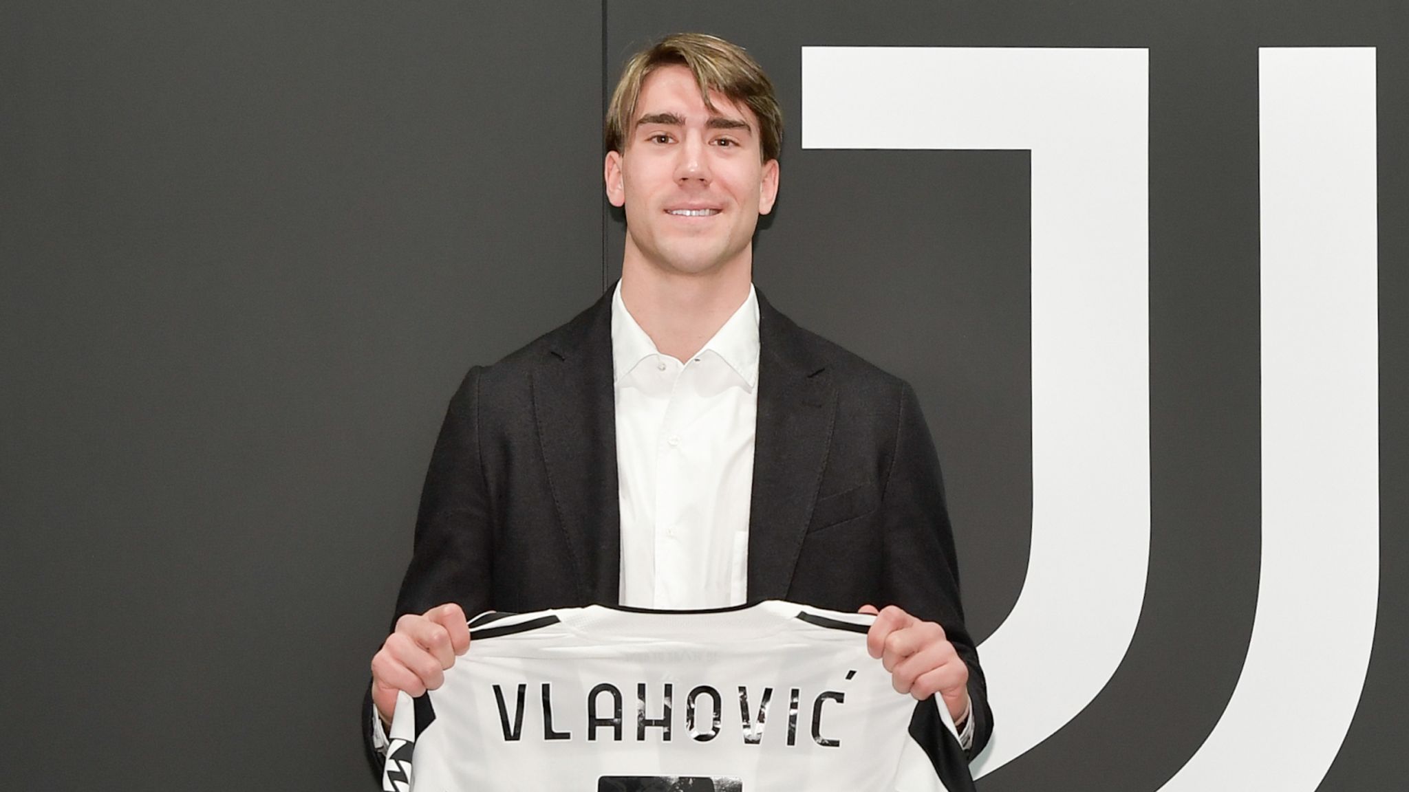 Tiểu Sử Cầu Thủ Dusan Vlahovic - Hành Trình Từ Tài Năng Trẻ Đến Ngôi Sao Sáng Của Bóng Đá Serbia