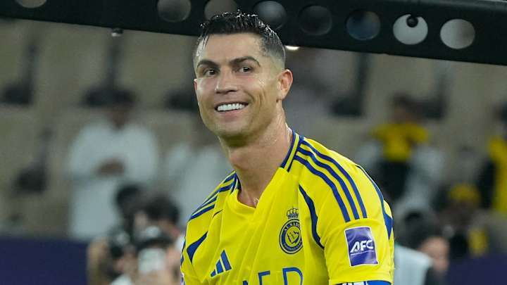 Cristiano Ronaldo Cỗ Máy Bàn Thắng Không Tuổi - Hành Trình Khó Quên Trên Đỉnh Cao Bóng Đá