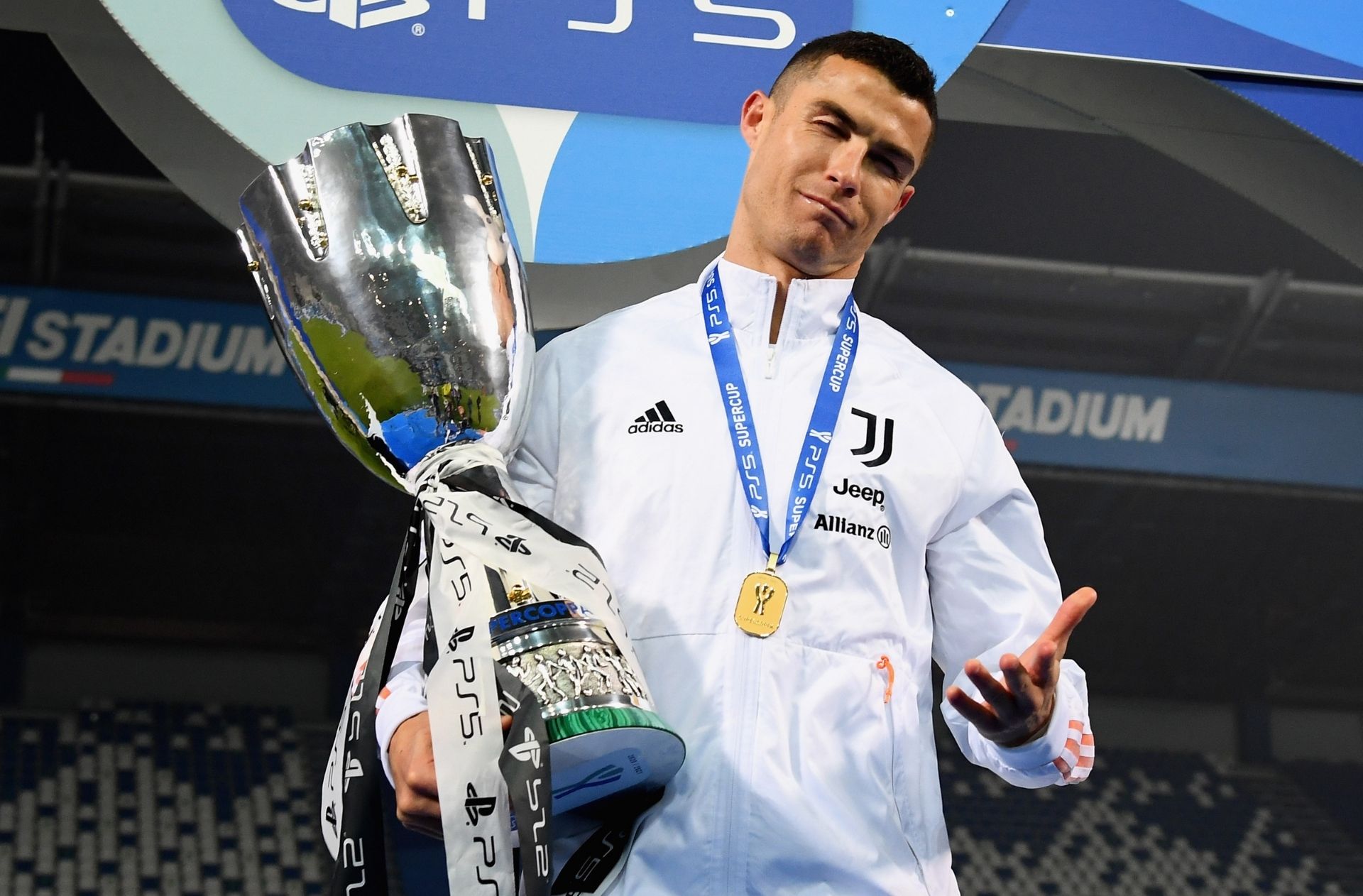 Cristiano Ronaldo Cỗ Máy Bàn Thắng Không Tuổi - Hành Trình Khó Quên Trên Đỉnh Cao Bóng Đá Cristiano Ronaldo Cỗ Máy Bàn Thắng Không Tuổi - Hành Trình Khó Quên Trên Đỉnh Cao Bóng Đá