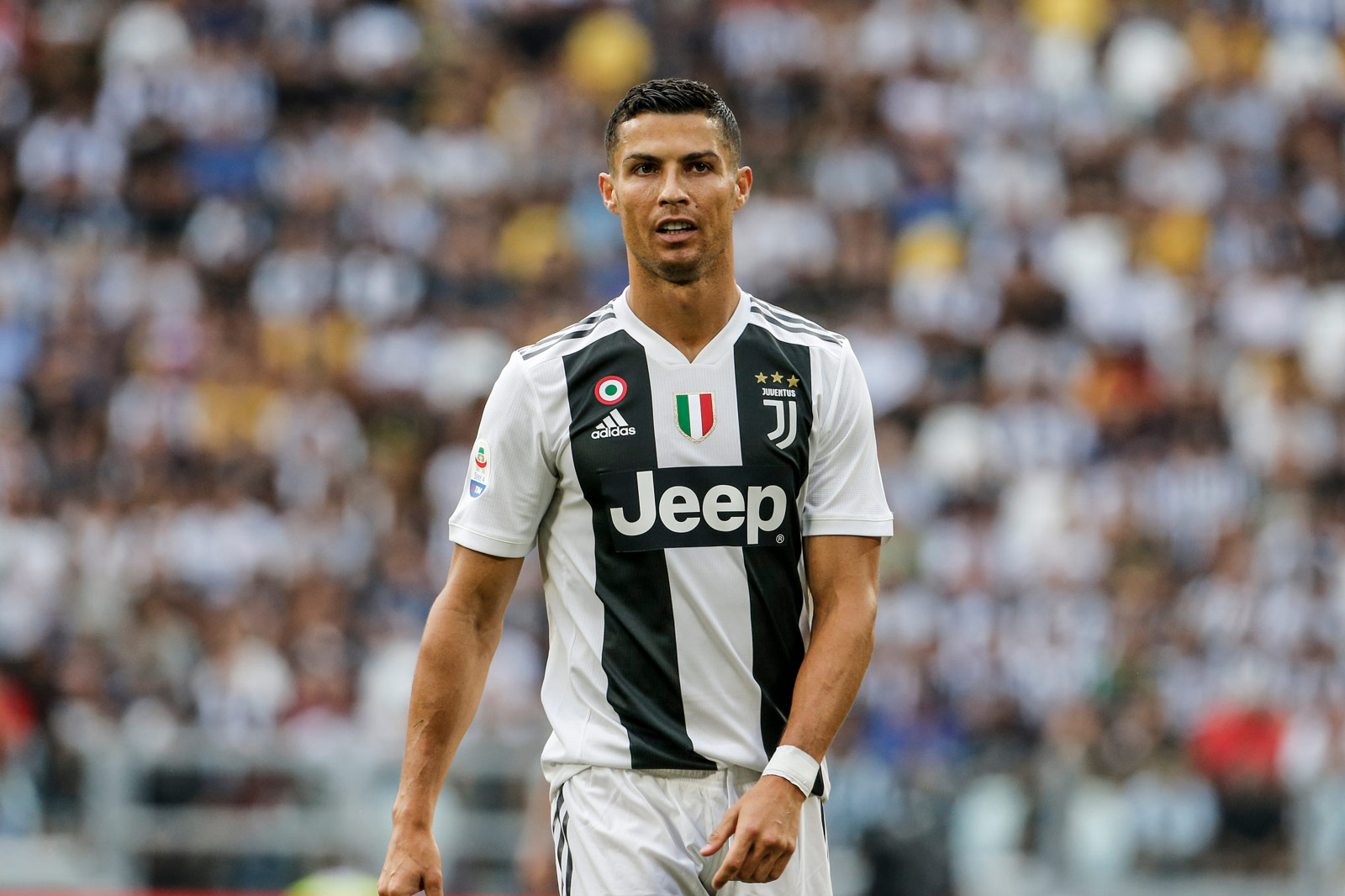 Cristiano Ronaldo Cỗ Máy Bàn Thắng Không Tuổi - Hành Trình Khó Quên Trên Đỉnh Cao Bóng Đá Cristiano Ronaldo Cỗ Máy Bàn Thắng Không Tuổi - Hành Trình Khó Quên Trên Đỉnh Cao Bóng Đá