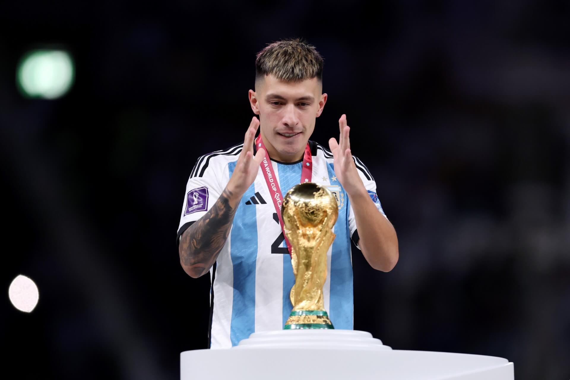 Lisandro Martínez - Trái Tim Của Hàng Thủ Argentina Khám Phá Sự Nghiệp và Tầm Ảnh Hưởng