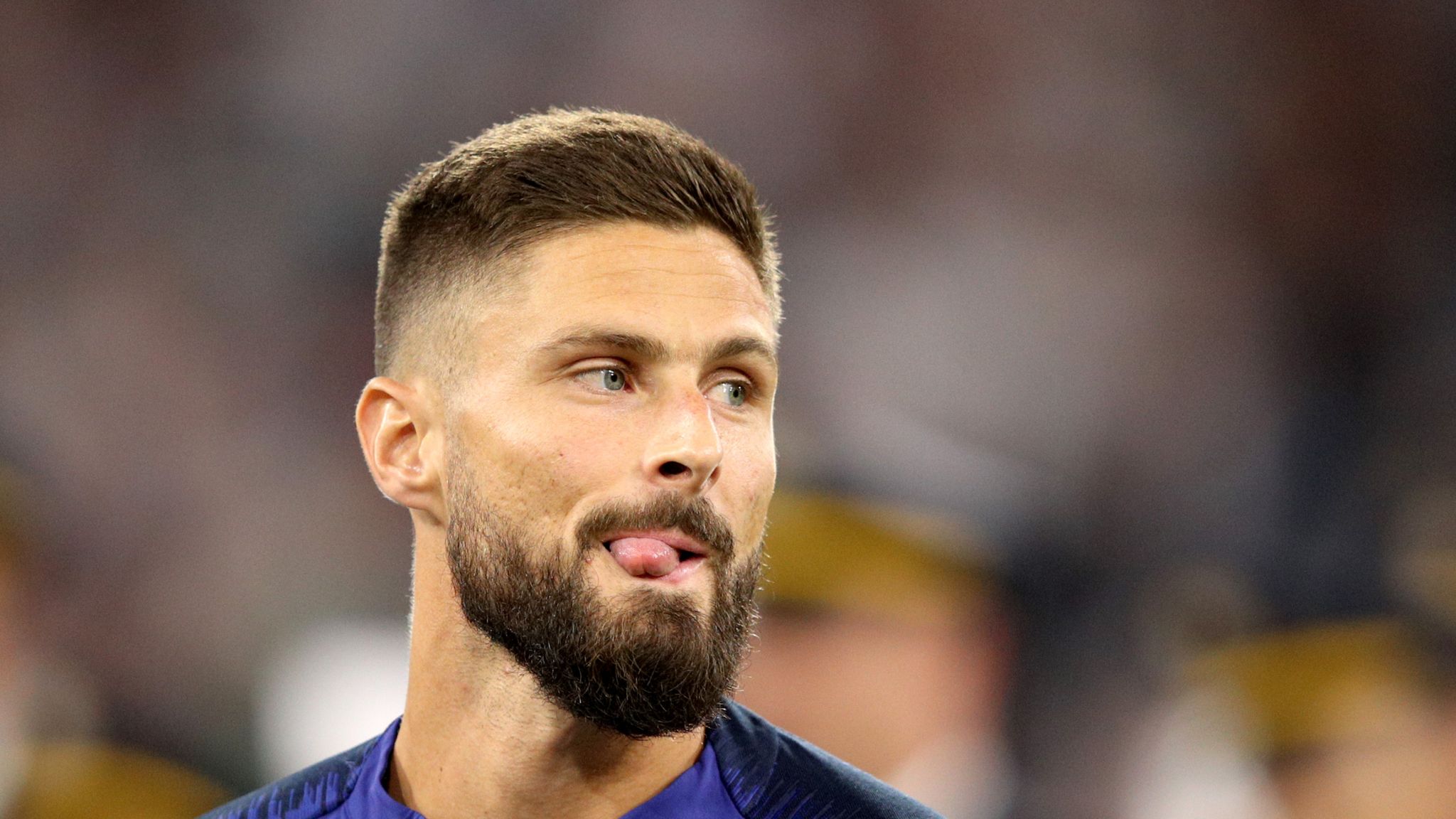 Olivier Giroud Sự Lão Luyện Không Bao Giờ Cũ - Hành Trình Tìm Kiếm Đỉnh Cao Trong Bóng Đá