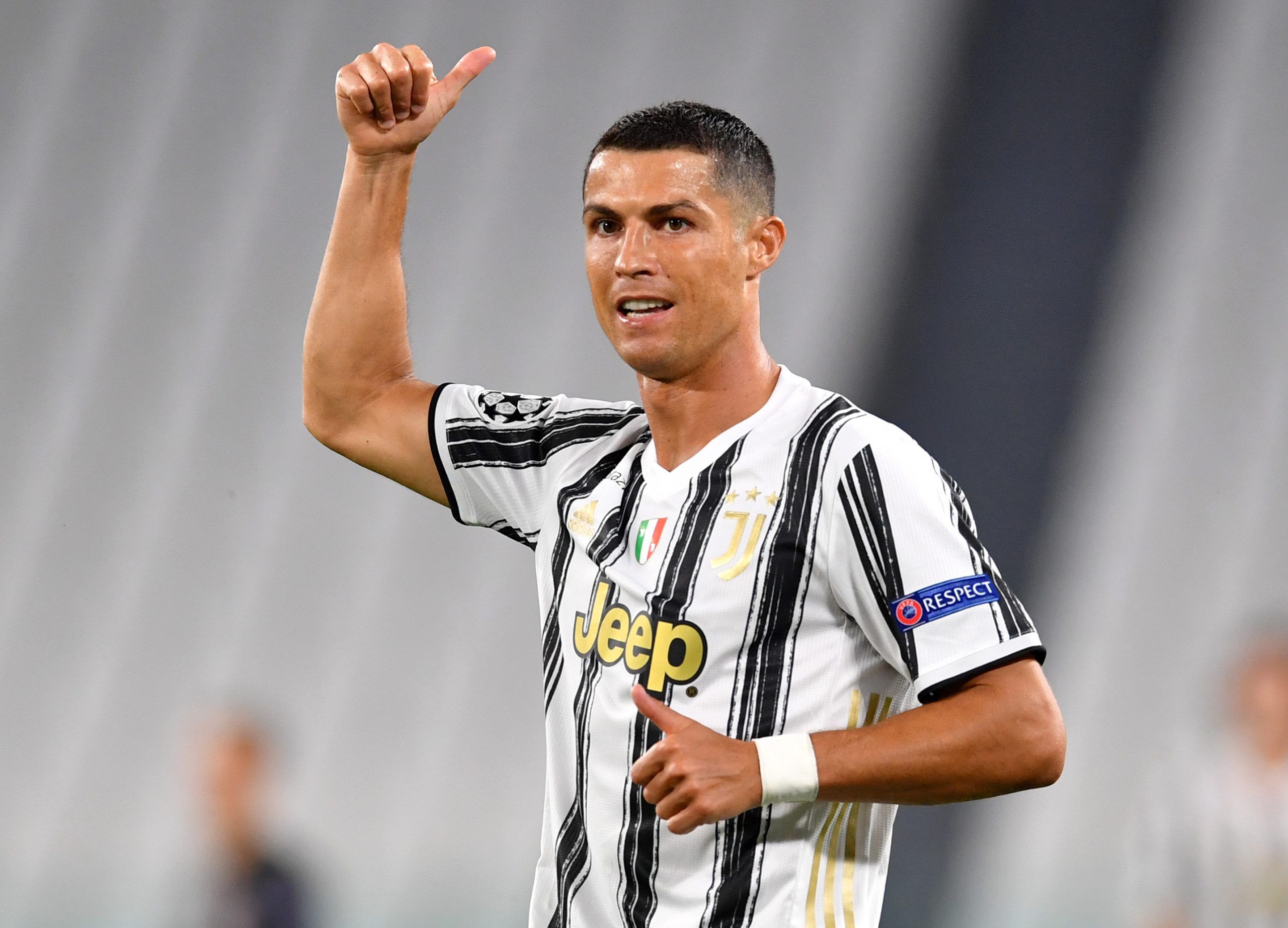 Cristiano Ronaldo Cỗ Máy Bàn Thắng Không Tuổi - Hành Trình Khó Quên Trên Đỉnh Cao Bóng Đá